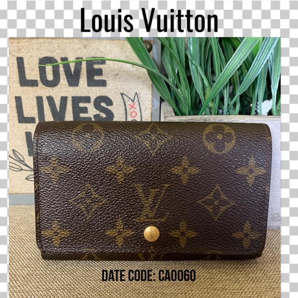 Louis Vuitton Handbags - Louis Vuitton wallet tresor trifold Monogram purse